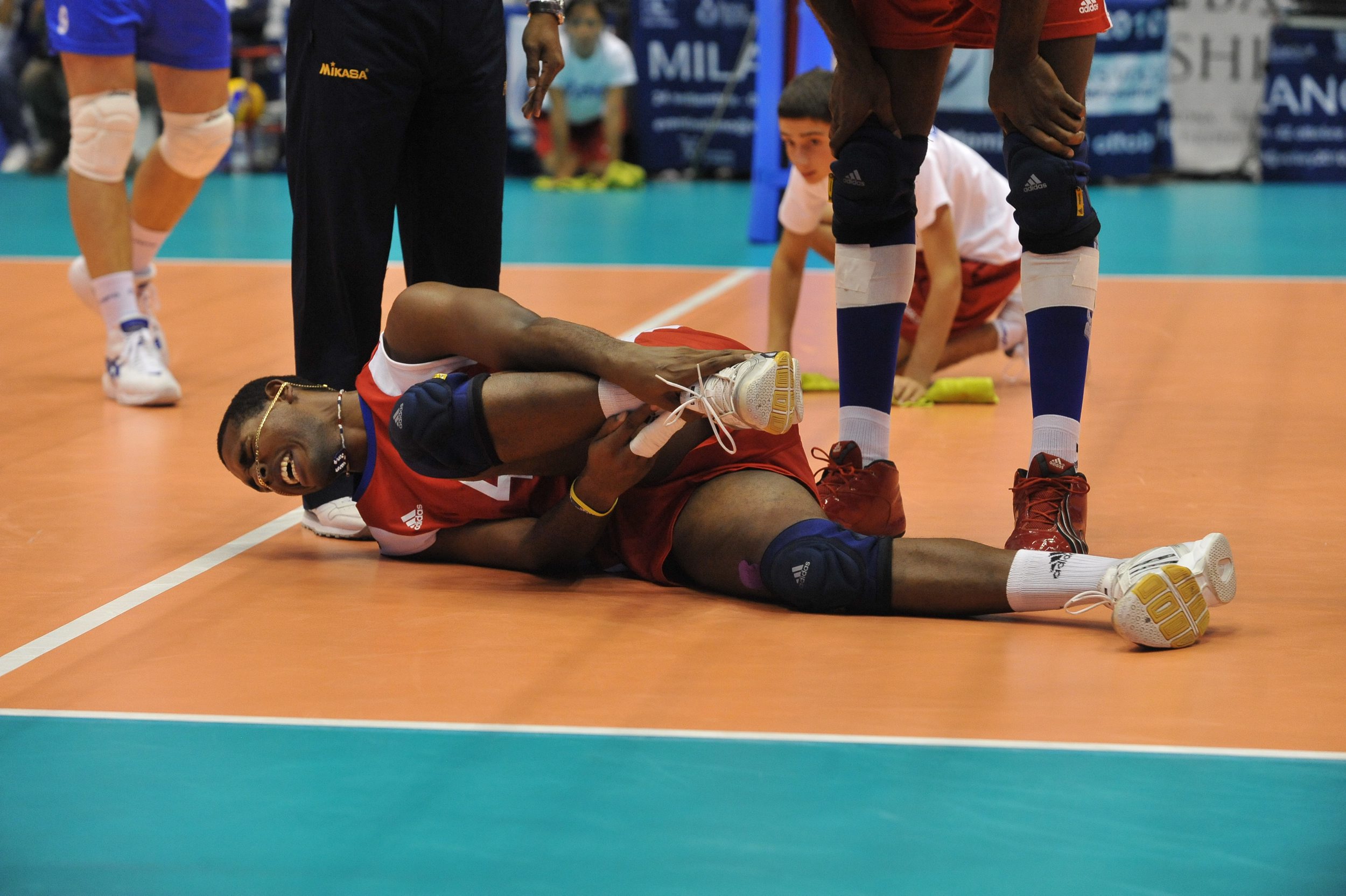 AppleMark - Dr. Banarji Volleyball injuries Treatment at Dr. Banarji Shoulder Center in Bangalore